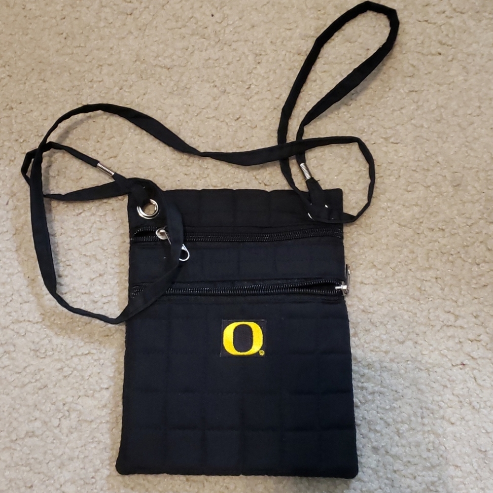 UofO purse